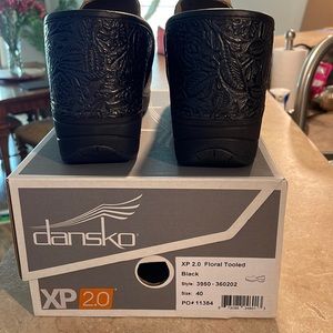 Dansko Tooled Black XP 2.0